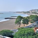 Praia, la capitale du Cap-Vert : le bord de mer avec l'île de Santa Maria.