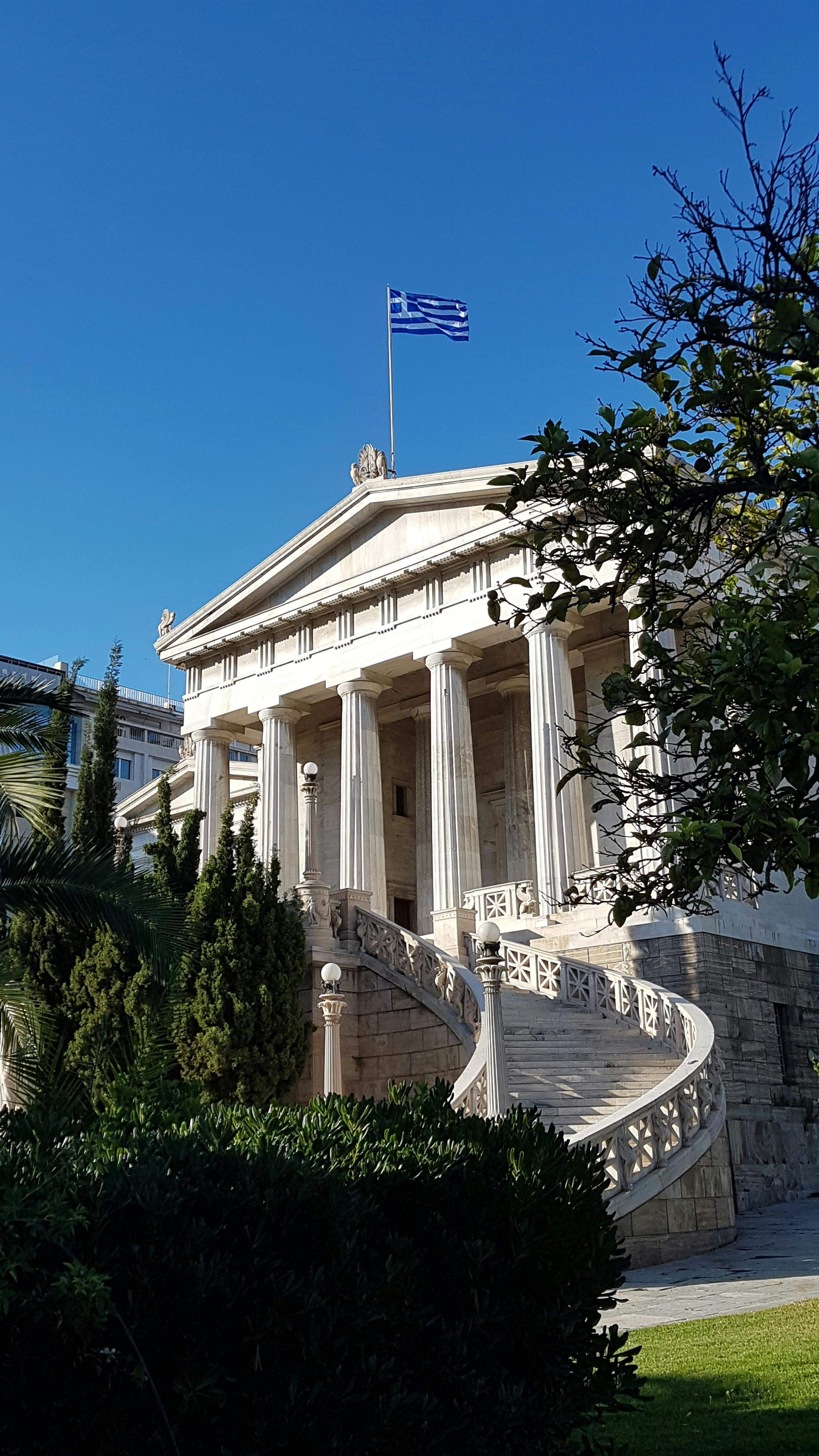ESC: Assistant Teacher and Cooperating Learning in a Greek Island