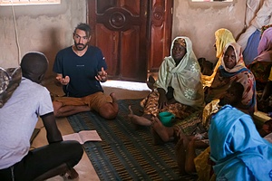 Assistance des enfants, lecture, bibliothèque et jardin des femmes 