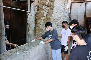 Old house reconstruction and artistic creation in rural village 