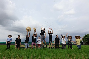 Old house reconstruction and artistic creation in rural village 