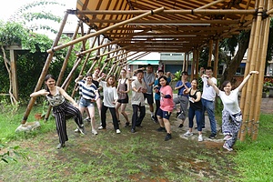 Old house reconstruction and artistic creation in rural village 
