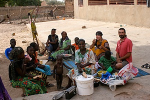 Assistance des enfants, lecture, bibliothèque et jardin des femmes 