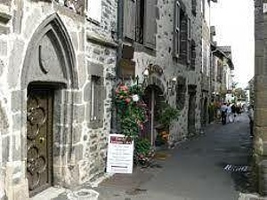 BESSE-ET-SAINTE-ANASTAISE