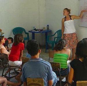 Volunteer education in Peru
