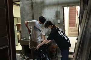 Old house reconstruction and artistic creation in rural village 