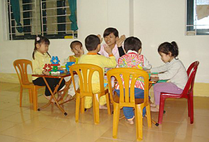 INTERACTING WITH CHILDREN& DECORATING KINDERGARTEN