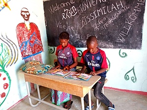 Assistance des enfants, lecture, bibliothèque et jardin des femmes 